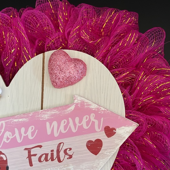 HANDMADE HEART WREATH - Picture 3 of 4